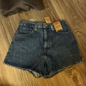 Levi’s Classic Blue Denim Women's Mom Shorts sz 30